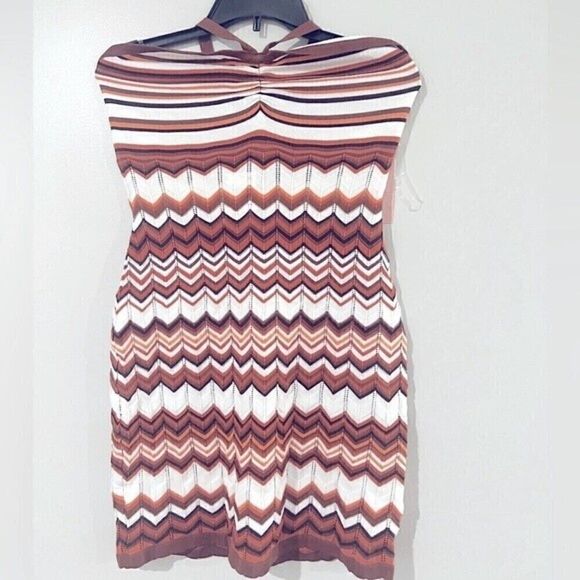 CRAVE FAME
Juniors' Halter Zig Zag Dress size Meduim - Picture 6 of 6